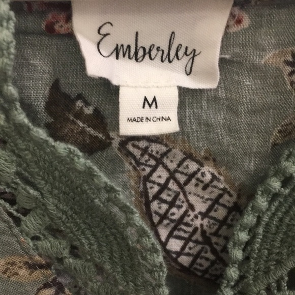 ~3 for $20~ Emberley flutter sleeve floral top - Picture 3 of 7